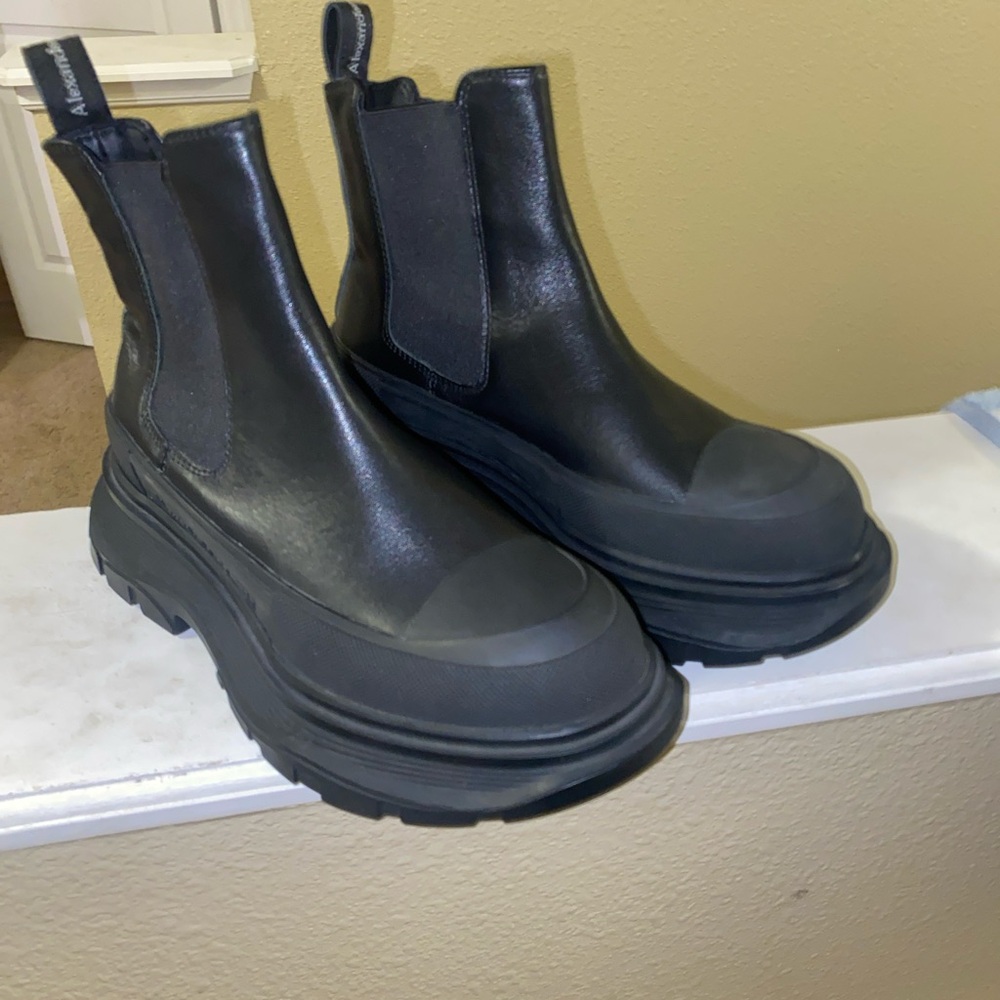Black Platform Chelsea Boots - Women's Fashion Boot